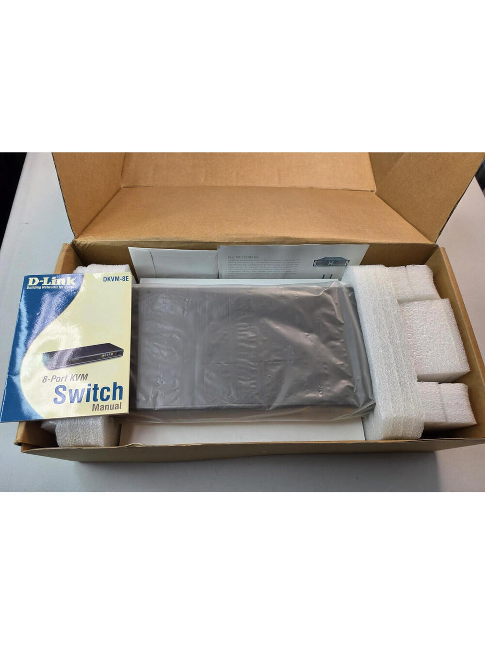 D-Link DKVM-8E Rack 8 Port KVM Switch With Cords NEW NIB